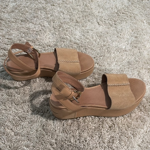 Ugg Marchella Platform Sandals - Picture 5 of 8